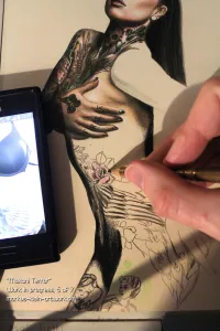 Makani Terror WIP 5/7: Here I'm looking up some details of Makani's tattoos on my phone. Quite handy.